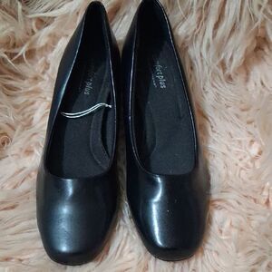 NEW Comfort Plus by Predictions Women's Black Low Heels Size 7.5